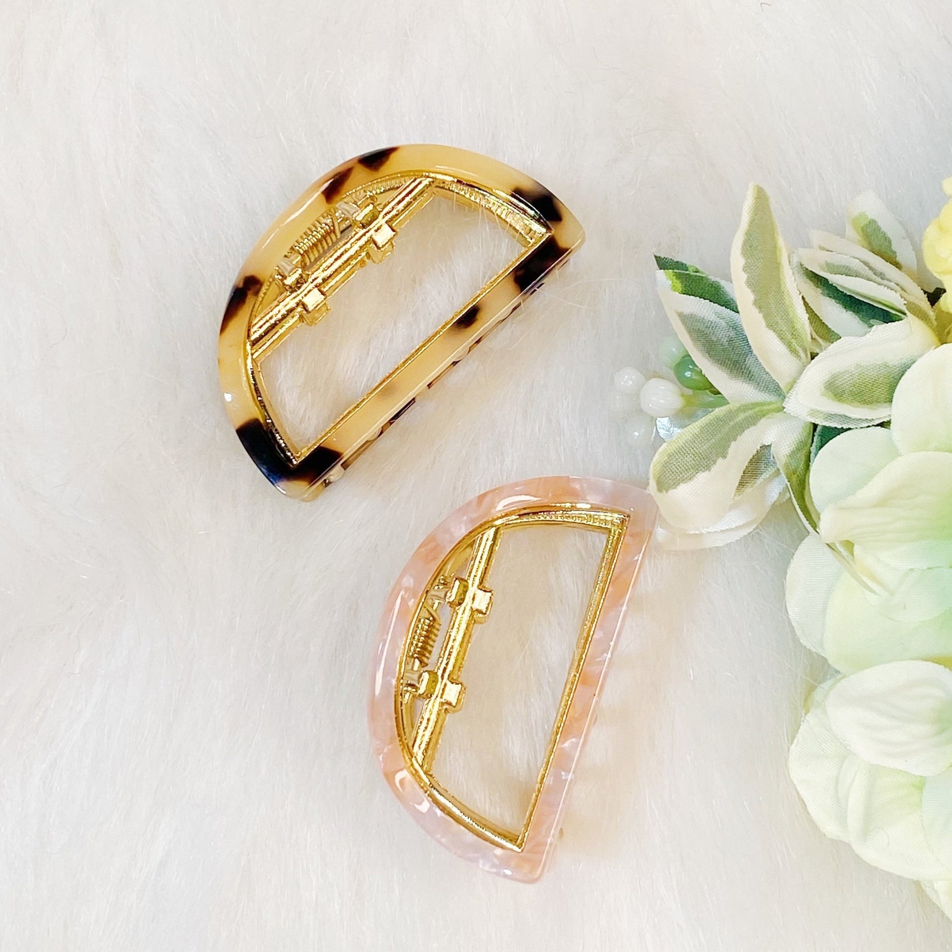 Stylish Outlined Hair Claw - AGB LuxeDrop