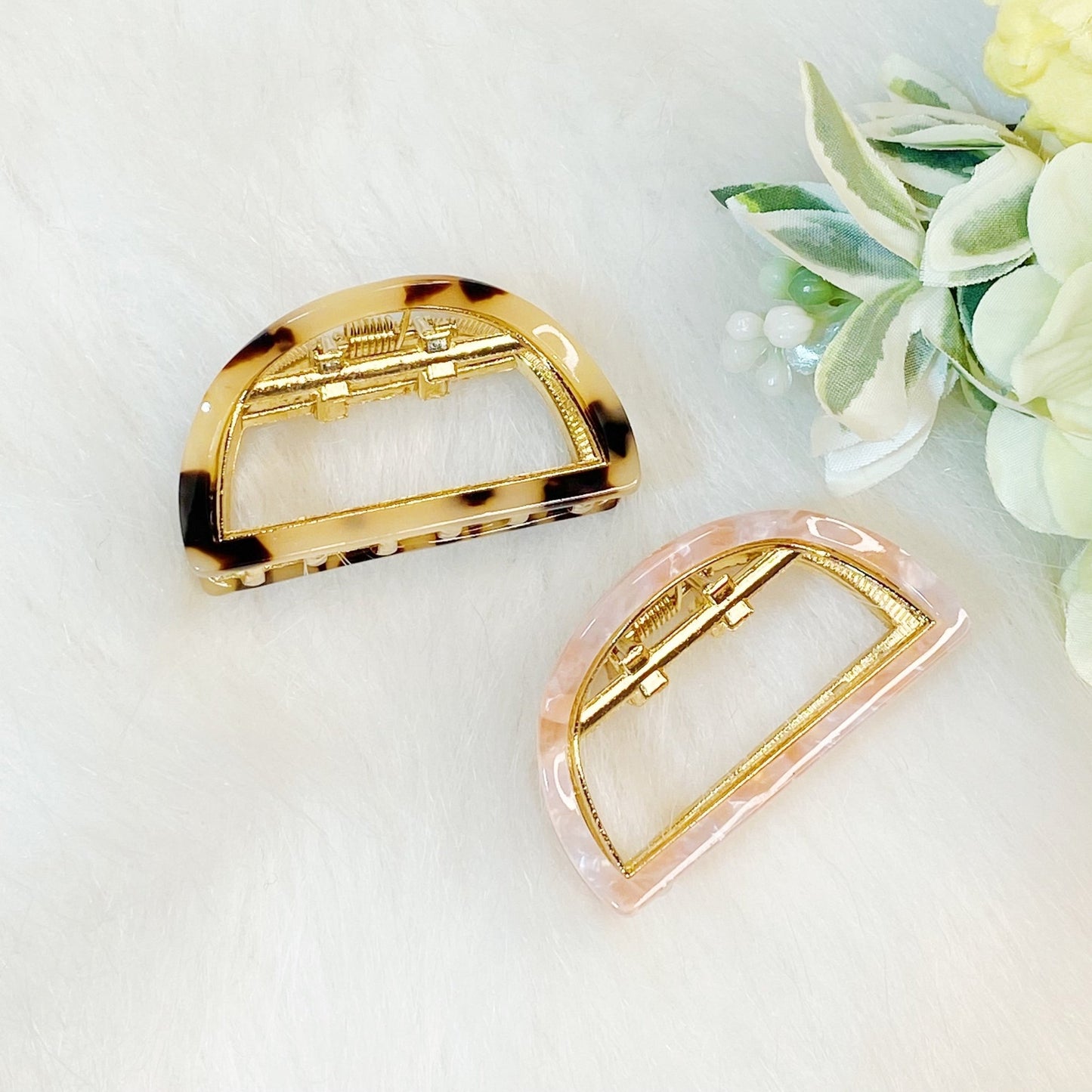 Stylish Outlined Hair Claw - AGB LuxeDrop