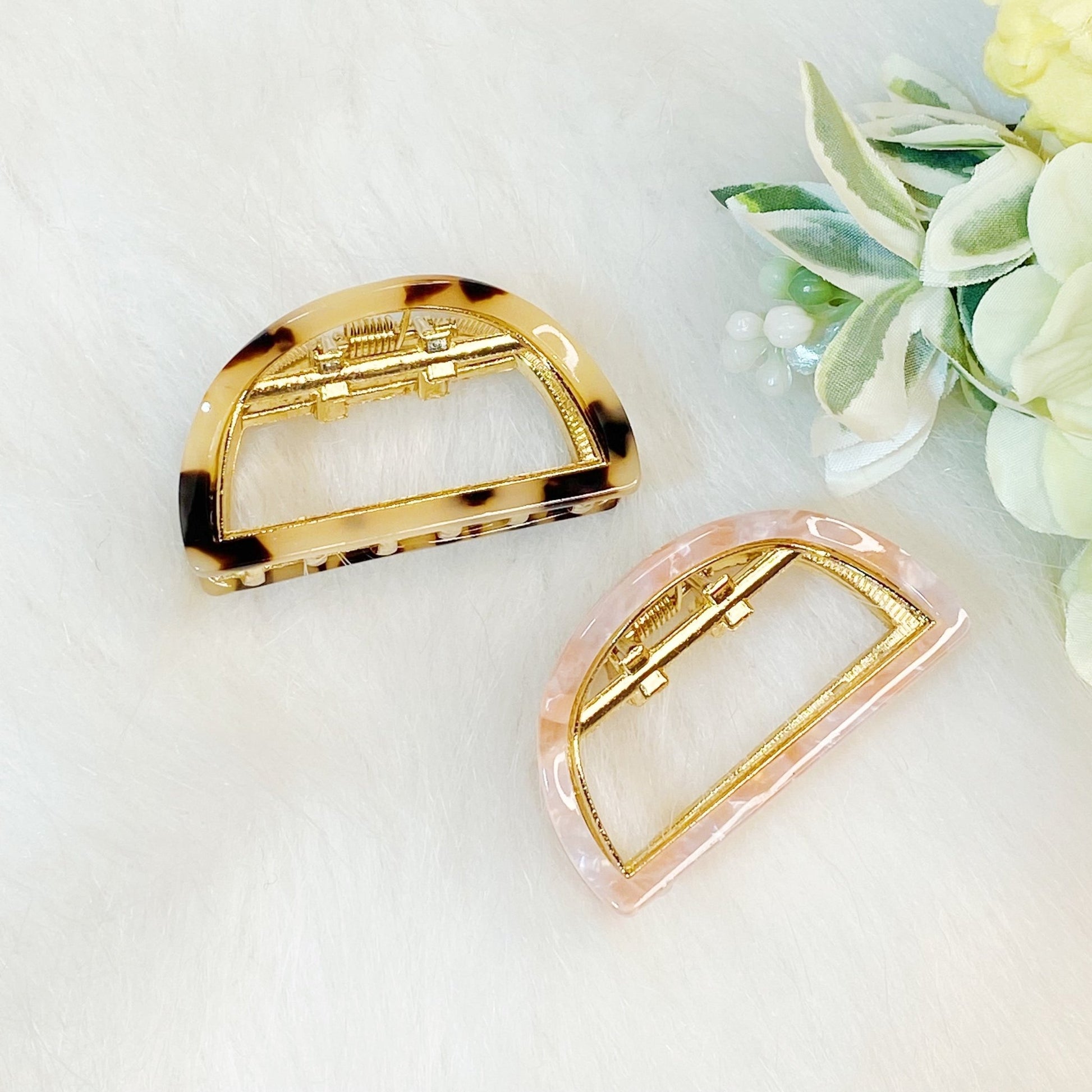 Stylish Outlined Hair Claw - AGB LuxeDrop
